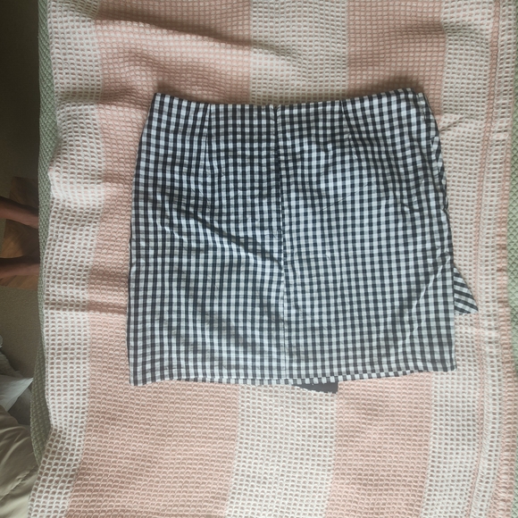 Gianni Bini Monochrome Gingham Skirt - Picture 2 of 4